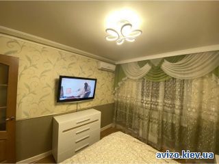 Аренда посуточно <a class='adt__geo' href='/nerukhomist/podobova-orenda-kvartyr-budynkiv/kvartyry/kyiv-misto/q-2-кімнатні/'>2 кімнати</a>-комнатной квартиры, ст.м. Вокзальная