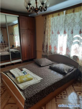 Посуточно <a class='adt__geo' href='/nerukhomist/podobova-orenda-kvartyr-budynkiv/kvartyry/kyiv-misto/q-1-кімнатні/'>1 кімната</a>-комнатная квартира