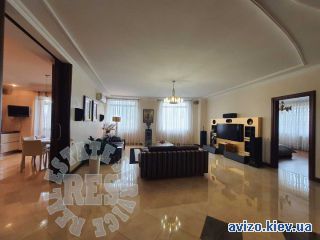 Сдаю <a class='adt__geo' href='/nerukhomist/orenda-kvartyr-budynkiv/kvartyry/kyiv-misto/q-3-кімнатні/'>3 кімнати</a>-комнатную квартиру, ст.м. Золотые Ворота