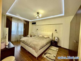 Продается <a class='adt__geo' href='/nerukhomist/prodazh-kvartyr-budynkiv/kvartyry/kyiv-misto/q-3-кімнатні/'>3 кімнати</a>-комнатная квартира