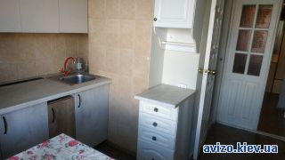 Продаю <a class='adt__geo' href='/nerukhomist/prodazh-kvartyr-budynkiv/kvartyry/kyiv-misto/q-2-кімнатні/'>2 кімнати</a>-комнатную квартиру