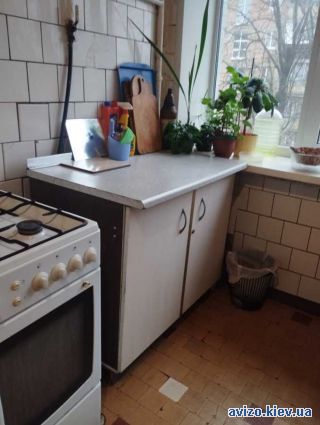 Продам <a class='adt__geo' href='/nerukhomist/prodazh-kvartyr-budynkiv/kimnaty/kyiv-misto/q-багатокімнатні/'>10 кімнат</a>-комнатную комнату