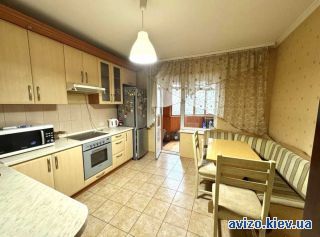 Продам <a class='adt__geo' href='/nerukhomist/prodazh-kvartyr-budynkiv/kvartyry/kyiv-misto/q-3-кімнатні/'>3 кімнати</a>-комнатную квартиру