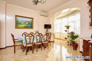 Продается <a class='adt__geo' href='/nerukhomist/prodazh-kvartyr-budynkiv/kvartyry/kyiv-misto/q-3-кімнатні/'>3 кімнати</a>-комнатная квартира, ст.м. Печерская