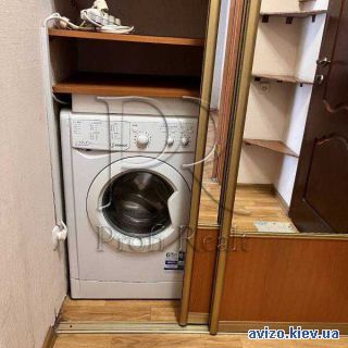 Продам <a class='adt__geo' href='/nerukhomist/prodazh-kvartyr-budynkiv/kvartyry/kyiv-misto/q-1-кімнатні/'>1 кімната</a>-комнатную квартиру, ст.м. Дорогожичи