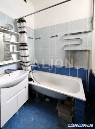 <a class='adt__geo' href='/nerukhomist/prodazh-kvartyr-budynkiv/kvartyry/kyiv-misto/q-3-кімнатні/'>3 кімнати</a>-комнатная квартира
