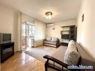 Сдается <a class='adt__geo' href='/nerukhomist/orenda-kvartyr-budynkiv/kvartyry/kyiv-misto/q-2-кімнатні/'>2 кімнати</a>-комнатная квартира, ст.м. Крещатик