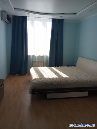 Сдаю <a class='adt__geo' href='/nerukhomist/orenda-kvartyr-budynkiv/kvartyry/kyiv-misto/q-3-кімнатні/'>3 кімнати</a>-комнатную квартиру