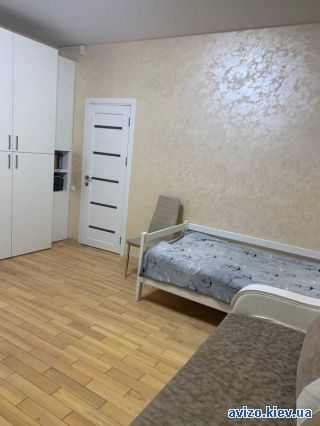 Продажа <a class='adt__geo' href='/nerukhomist/prodazh-kvartyr-budynkiv/kvartyry/kyivska-oblast/q-3-кімнатні/'>3 кімнати</a>-комнатной квартиры, Гатное