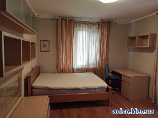Сдам <a class='adt__geo' href='/nerukhomist/orenda-kvartyr-budynkiv/kvartyry/kyiv-misto/q-4-кімнатні/'>4 кімнати</a>-комнатную квартиру, Перемога
