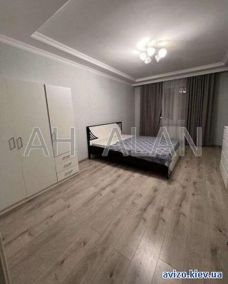 Сдам <a class='adt__geo' href='/nerukhomist/orenda-kvartyr-budynkiv/kvartyry/kyiv-misto/q-3-кімнатні/'>3 кімнати</a>-комнатную квартиру