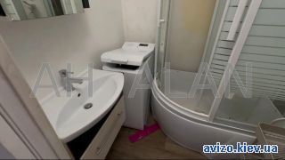Сдается <a class='adt__geo' href='/nerukhomist/orenda-kvartyr-budynkiv/kvartyry/kyiv-misto/q-3-кімнатні/'>3 кімнати</a>-комнатная квартира