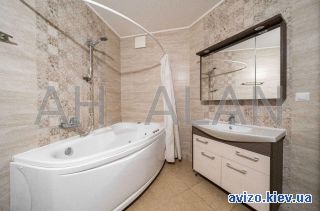 Сдаю <a class='adt__geo' href='/nerukhomist/orenda-kvartyr-budynkiv/kvartyry/kyiv-misto/q-4-кімнатні/'>4 кімнати</a>-комнатную квартиру