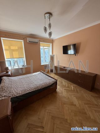 Сдается <a class='adt__geo' href='/nerukhomist/orenda-kvartyr-budynkiv/kvartyry/kyiv-misto/q-3-кімнатні/'>3 кімнати</a>-комнатная квартира