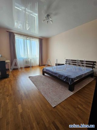 Продажа <a class='adt__geo' href='/nerukhomist/prodazh-kvartyr-budynkiv/kvartyry/kyiv-misto/q-3-кімнатні/'>3 кімнати</a>-комнатной квартиры