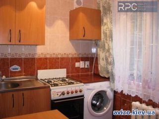 Продается <a class='adt__geo' href='/nerukhomist/prodazh-kvartyr-budynkiv/kvartyry/kyiv-misto/q-3-кімнатні/'>3 кімнати</a>-комнатная квартира, ст.м. Левобережная
