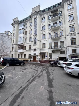 Продажа <a class='adt__geo' href='/nerukhomist/prodazh-kvartyr-budynkiv/kvartyry/kyiv-misto/q-1-кімнатні/'>1 кімната</a>-комнатной квартиры, ст.м. Золотые Ворота