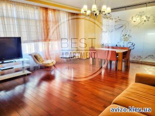 <a class='adt__geo' href='/nerukhomist/prodazh-kvartyr-budynkiv/kvartyry/kyiv-misto/q-багатокімнатні/'>5 кімнат</a>-комнатная квартира