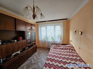 Продаю <a class='adt__geo' href='/nerukhomist/prodazh-kvartyr-budynkiv/kvartyry/kyiv-misto/q-3-кімнатні/'>3 кімнати</a>-комнатную квартиру, ст.м. Минская