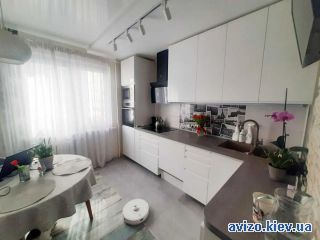 Продам <a class='adt__geo' href='/nerukhomist/prodazh-kvartyr-budynkiv/kvartyry/kyiv-misto/q-2-кімнатні/'>2 кімнати</a>-комнатную квартиру
