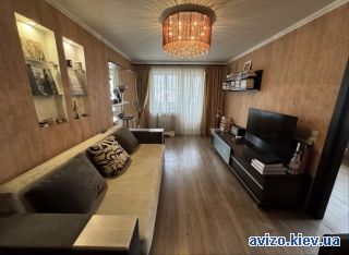 Продам <a class='adt__geo' href='/nerukhomist/prodazh-kvartyr-budynkiv/kvartyry/kyiv-misto/q-2-кімнатні/'>2 кімнати</a>-комнатную квартиру, ст.м. Контрактовая площадь