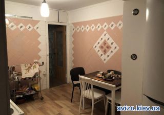 Продается <a class='adt__geo' href='/nerukhomist/prodazh-kvartyr-budynkiv/kvartyry/kyiv-misto/q-3-кімнатні/'>3 кімнати</a>-комнатная квартира