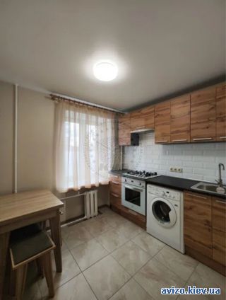 <a class='adt__geo' href='/nerukhomist/prodazh-kvartyr-budynkiv/kvartyry/kyiv-misto/q-2-кімнатні/'>2 кімнати</a>-комнатная квартира