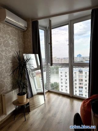 <a class='adt__geo' href='/nerukhomist/prodazh-kvartyr-budynkiv/kvartyry/kyiv-misto/q-1-кімнатні/'>1 кімната</a>-комнатная квартира, ст.м. Позняки