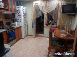 Сдается <a class='adt__geo' href='/nerukhomist/orenda-kvartyr-budynkiv/kimnaty/kyiv-misto/q-1-кімнатні/'>1 кімната</a>-комнатная комната