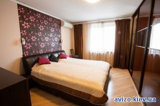 Продается <a class='adt__geo' href='/nerukhomist/prodazh-kvartyr-budynkiv/kvartyry/kyiv-misto/q-3-кімнатні/'>3 кімнати</a>-комнатная квартира