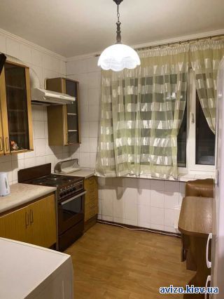 Сдаю <a class='adt__geo' href='/nerukhomist/orenda-kvartyr-budynkiv/kvartyry/kyiv-misto/q-1-кімнатні/'>1 кімната</a>-комнатную квартиру