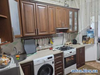 Продажа <a class='adt__geo' href='/nerukhomist/prodazh-kvartyr-budynkiv/kvartyry/kyiv-misto/q-3-кімнатні/'>3 кімнати</a>-комнатной квартиры