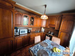<a class='adt__geo' href='/nerukhomist/prodazh-kvartyr-budynkiv/kvartyry/kyiv-misto/q-3-кімнатні/'>3 кімнати</a>-комнатная квартира