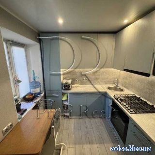 <a class='adt__geo' href='/nerukhomist/prodazh-kvartyr-budynkiv/kvartyry/kyiv-misto/q-2-кімнатні/'>2 кімнати</a>-комнатная квартира, ст.м. Дорогожичи