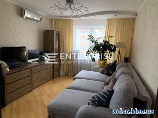 Продаю <a class='adt__geo' href='/nerukhomist/prodazh-kvartyr-budynkiv/kvartyry/kyiv-misto/q-3-кімнатні/'>3 кімнати</a>-комнатную квартиру, ст.м. Демиевская