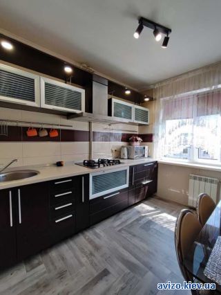 Посуточно <a class='adt__geo' href='/nerukhomist/podobova-orenda-kvartyr-budynkiv/kvartyry/kyiv-misto/q-2-кімнатні/'>2 кімнати</a>-комнатная квартира