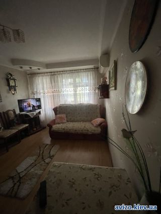 Сдаю <a class='adt__geo' href='/nerukhomist/orenda-kvartyr-budynkiv/kimnaty/kyiv-misto/q-2-кімнатні/'>2 кімнати</a>-комнатную комнату, ст.м. Черниговская