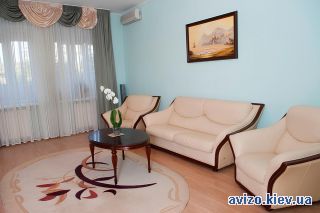 Сдам <a class='adt__geo' href='/nerukhomist/orenda-kvartyr-budynkiv/kvartyry/kyiv-misto/q-3-кімнатні/'>3 кімнати</a>-комнатную квартиру, ст.м. Дворец Украина