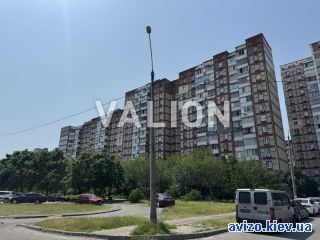 Продам <a class='adt__geo' href='/nerukhomist/prodazh-kvartyr-budynkiv/kvartyry/kyiv-misto/q-3-кімнатні/'>3 кімнати</a>-комнатную квартиру