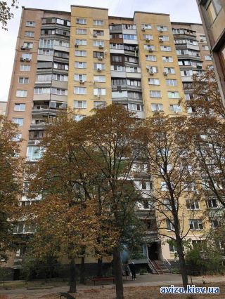 Продам <a class='adt__geo' href='/nerukhomist/prodazh-kvartyr-budynkiv/kvartyry/kyiv-misto/q-3-кімнатні/'>3 кімнати</a>-комнатную квартиру
