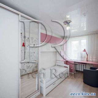 Продажа <a class='adt__geo' href='/nerukhomist/prodazh-kvartyr-budynkiv/kvartyry/kyiv-misto/q-3-кімнатні/'>3 кімнати</a>-комнатной квартиры