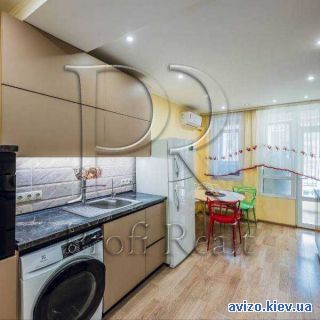 Продажа <a class='adt__geo' href='/nerukhomist/prodazh-kvartyr-budynkiv/kvartyry/kyiv-misto/q-3-кімнатні/'>3 кімнати</a>-комнатной квартиры