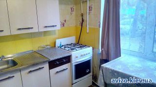 Сдается <a class='adt__geo' href='/nerukhomist/orenda-kvartyr-budynkiv/kvartyry/kyiv-misto/q-2-кімнатні/'>2 кімнати</a>-комнатная квартира, ст.м. Сырец