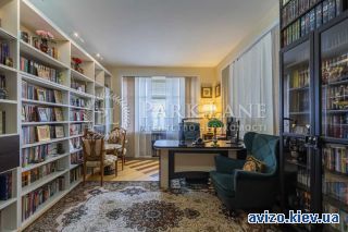 <a class='adt__geo' href='/nerukhomist/prodazh-kvartyr-budynkiv/kvartyry/kyiv-misto/q-4-кімнатні/'>4 кімнати</a>-комнатная квартира