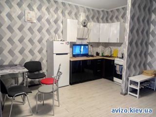 Посуточно <a class='adt__geo' href='/nerukhomist/podobova-orenda-kvartyr-budynkiv/kvartyry/kyiv-misto/q-3-кімнатні/'>3 кімнати</a>-комнатная квартира
