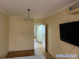 Продаю <a class='adt__geo' href='/nerukhomist/prodazh-kvartyr-budynkiv/kvartyry/kyiv-misto/q-3-кімнатні/'>3 кімнати</a>-комнатную квартиру