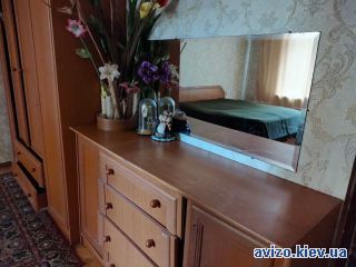 Сдам <a class='adt__geo' href='/nerukhomist/orenda-kvartyr-budynkiv/kimnaty/kyiv-misto/q-3-кімнатні/'>3 кімнати</a>-комнатную комнату, ст.м. Дарница