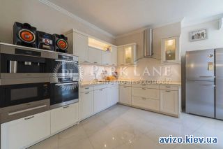 Продается <a class='adt__geo' href='/nerukhomist/prodazh-kvartyr-budynkiv/kvartyry/kyiv-misto/q-3-кімнатні/'>3 кімнати</a>-комнатная квартира