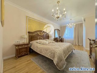 <a class='adt__geo' href='/nerukhomist/prodazh-kvartyr-budynkiv/kvartyry/kyiv-misto/q-4-кімнатні/'>4 кімнати</a>-комнатная квартира