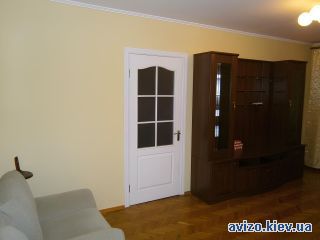 Сдаю <a class='adt__geo' href='/nerukhomist/orenda-kvartyr-budynkiv/kvartyry/kyiv-misto/q-3-кімнатні/'>3 кімнати</a>-комнатную квартиру, ст.м. Черниговская